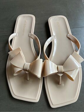 BCBGeneration Nude Patent Bow Thong Sandals